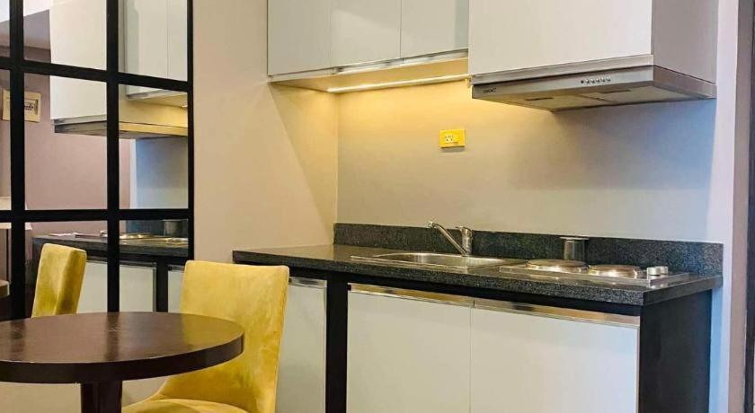Lancaster Hotel Manila Mandaluyong Exterior photo