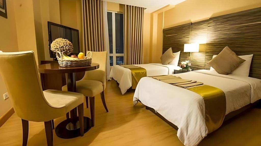 Lancaster Hotel Manila Mandaluyong Exterior photo