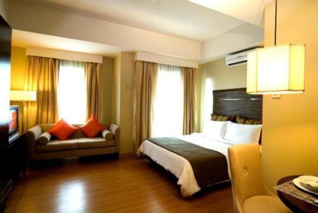 Lancaster Hotel Manila Mandaluyong Exterior photo