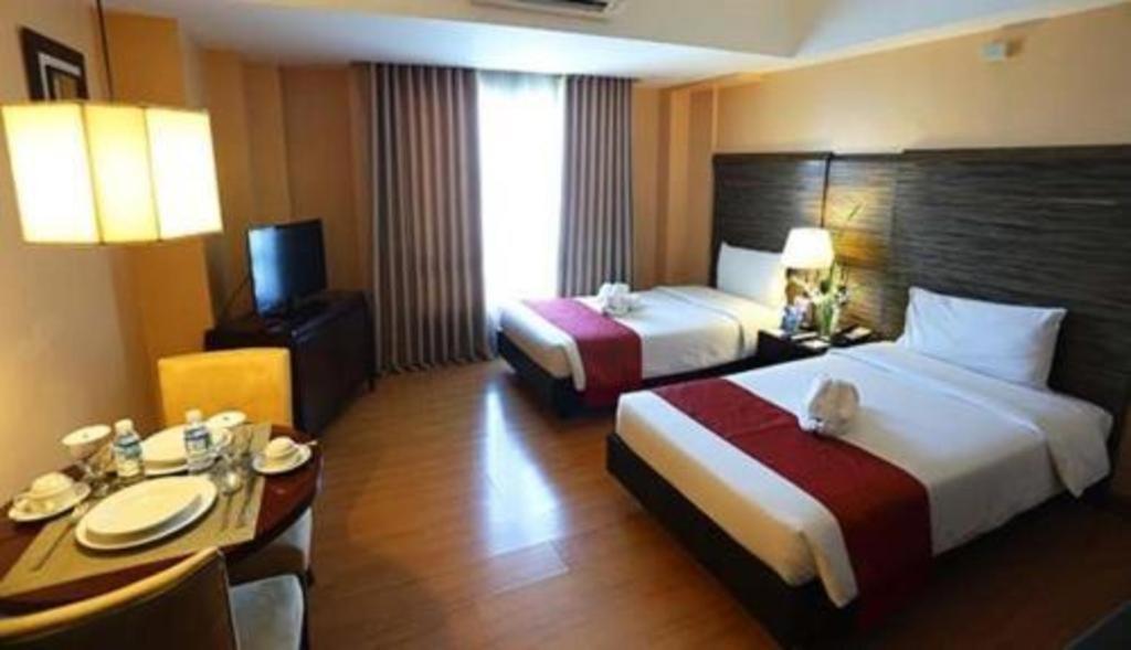 Lancaster Hotel Manila Mandaluyong Exterior photo