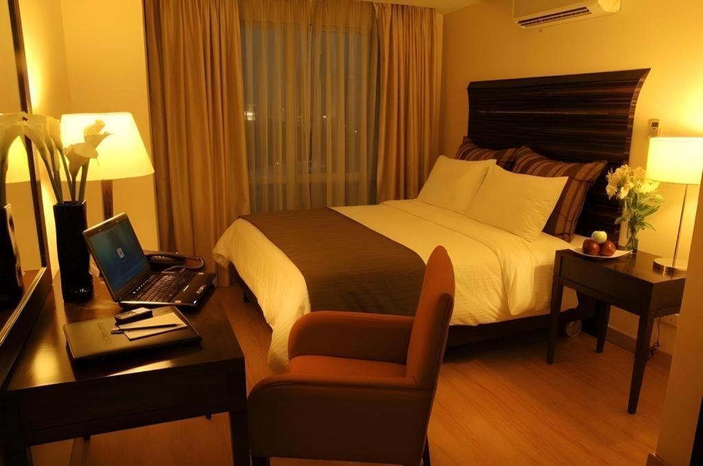 Lancaster Hotel Manila Mandaluyong Exterior photo