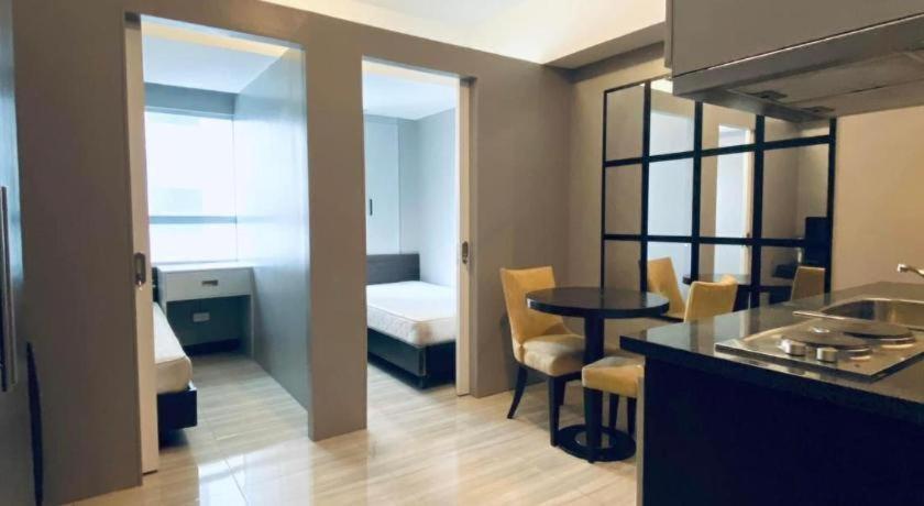 Lancaster Hotel Manila Mandaluyong Exterior photo