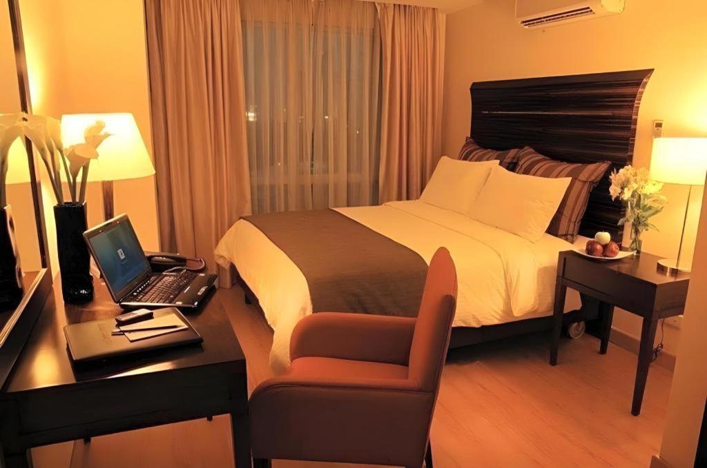 Lancaster Hotel Manila Mandaluyong Exterior photo