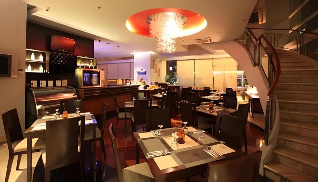 Lancaster Hotel Manila Mandaluyong Exterior photo
