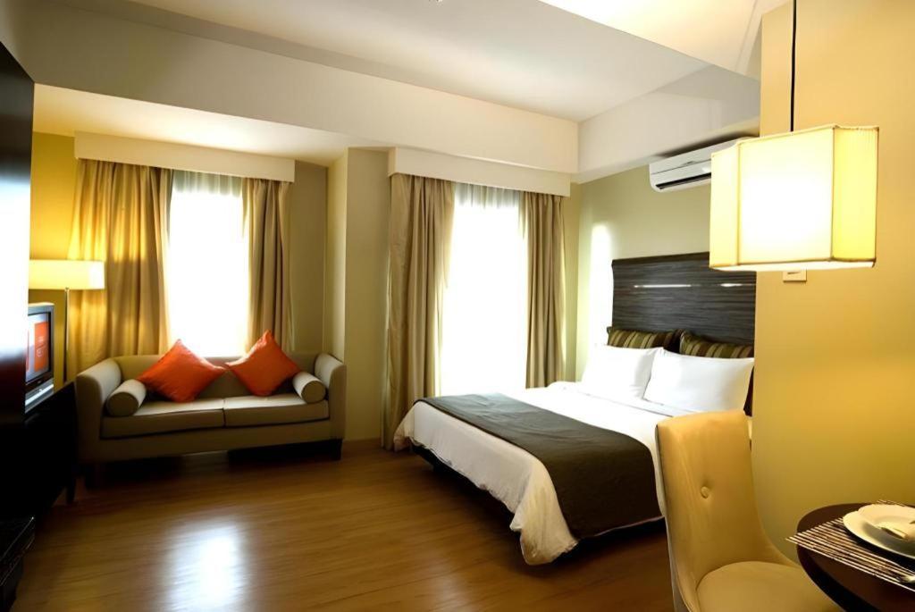 Lancaster Hotel Manila Mandaluyong Exterior photo