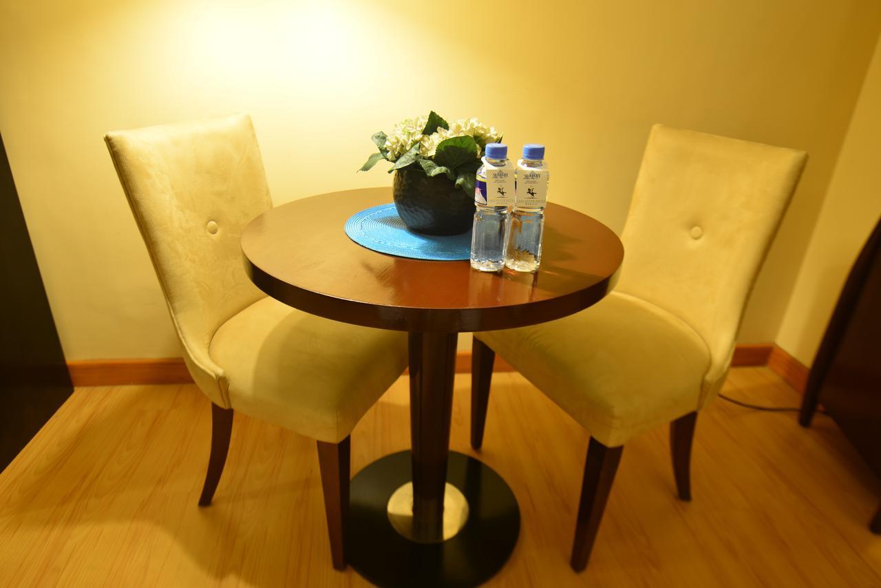 Lancaster Hotel Manila Mandaluyong Exterior photo