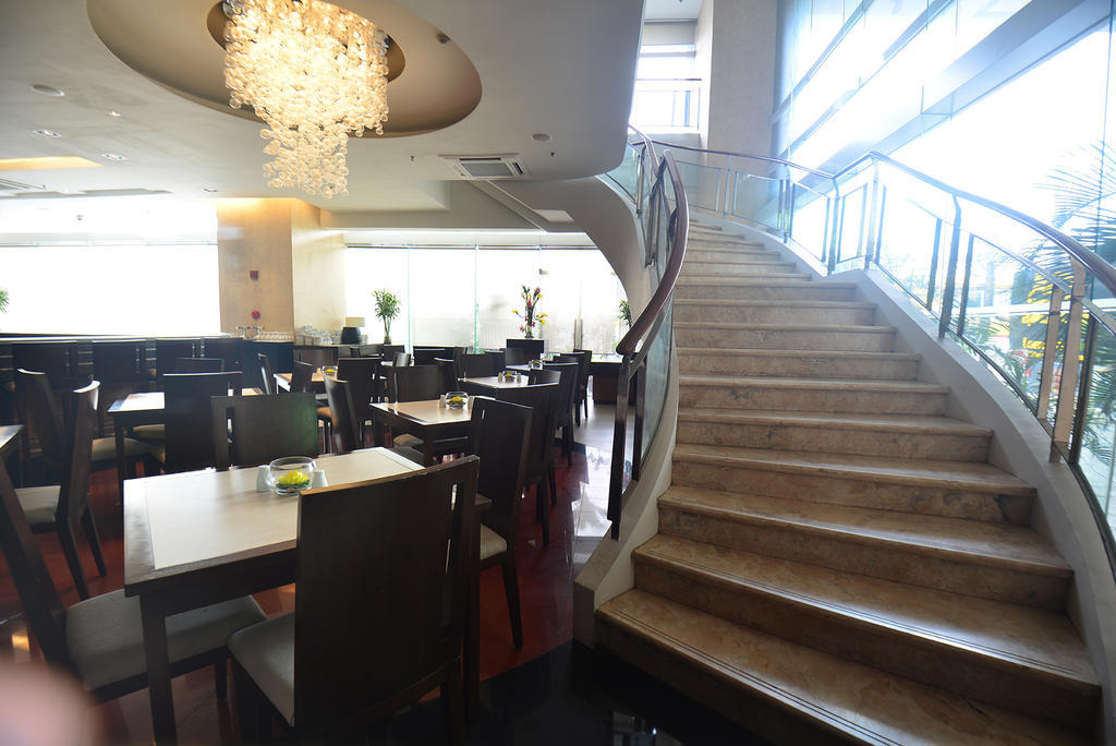 Lancaster Hotel Manila Mandaluyong Exterior photo